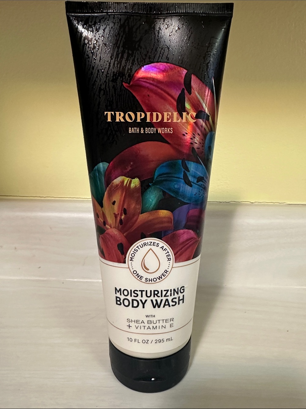 Bath & Body Works Tropidelic Moisturizing Body Wash - Multicolor